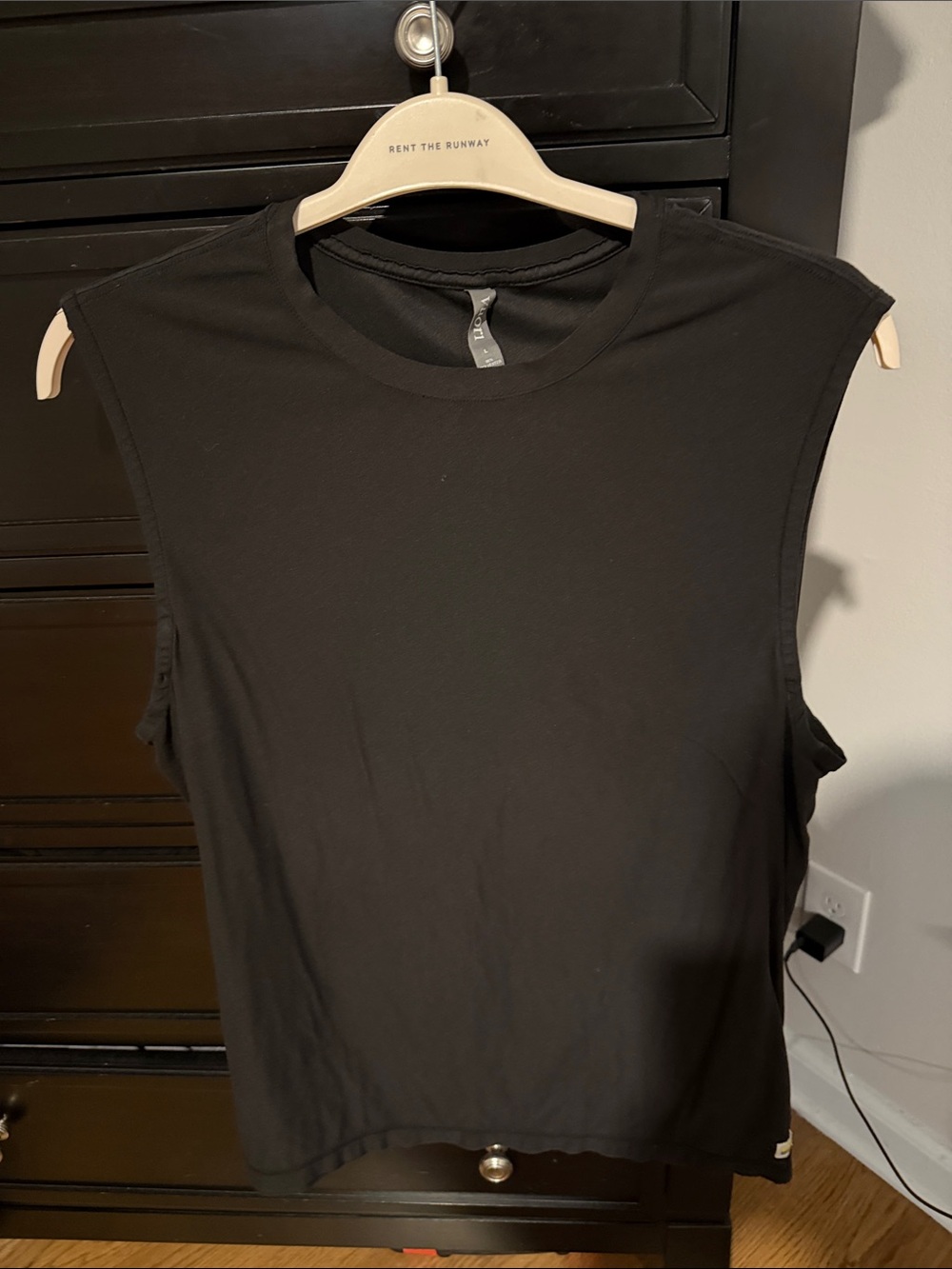 Vuori Black strato muscle tee